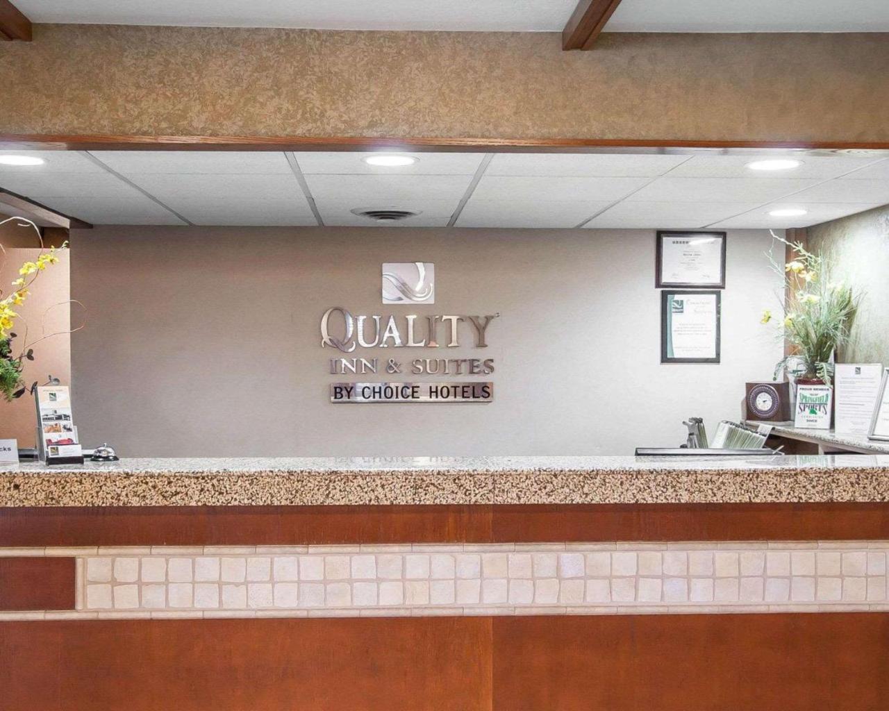 Quality Inn & Suites North Springfield Exterior foto