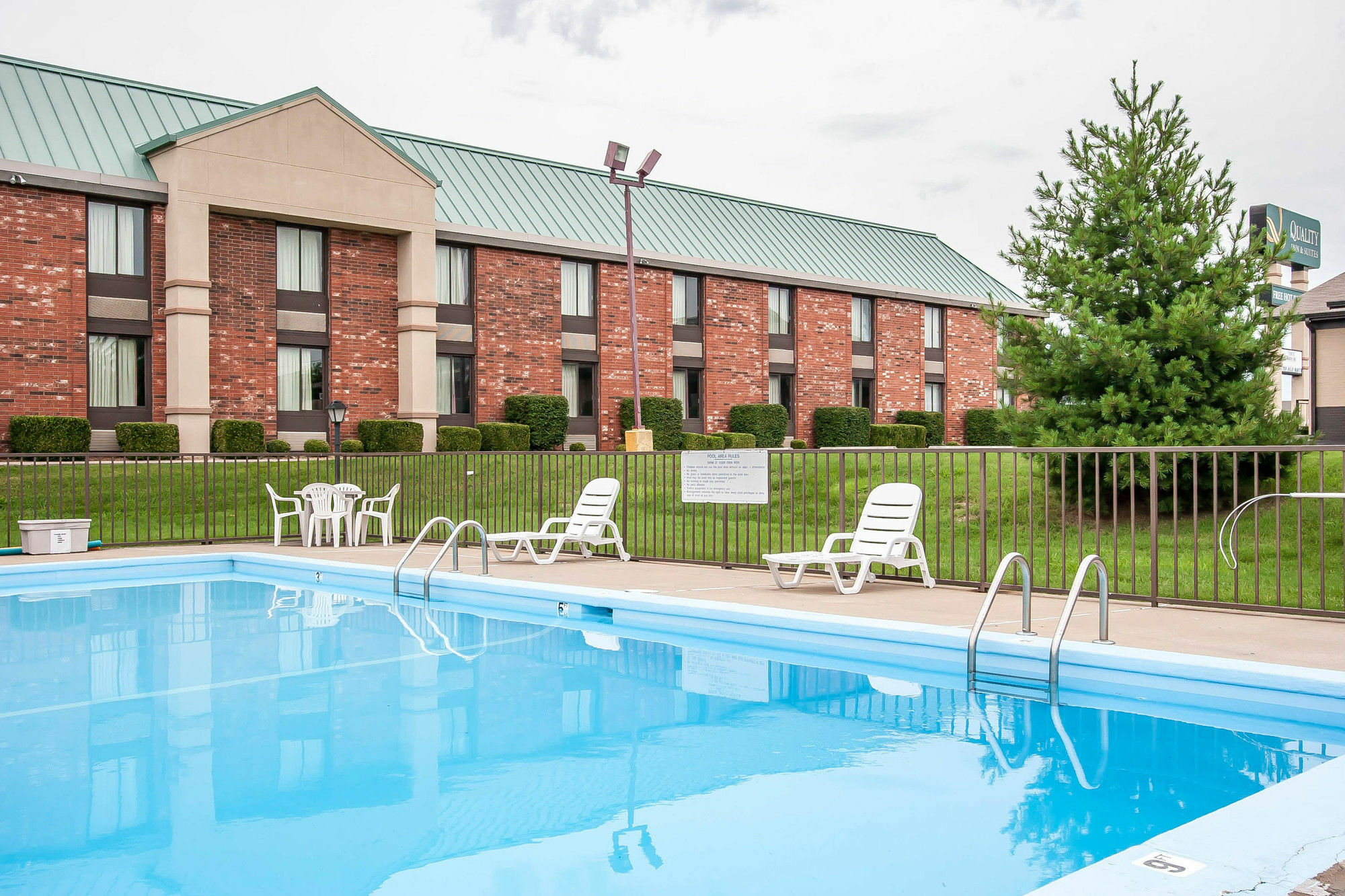 Quality Inn & Suites North Springfield Exterior foto