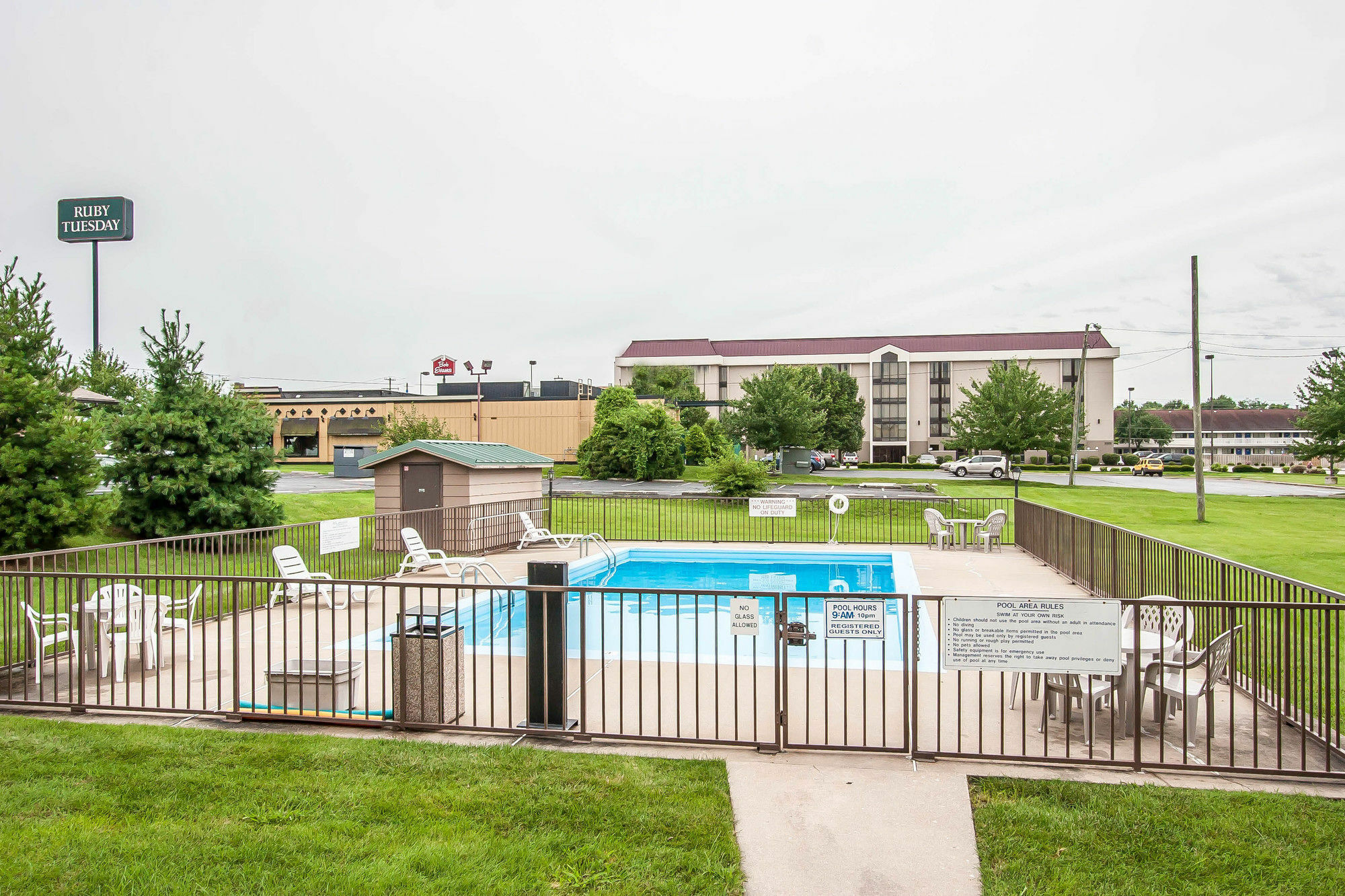 Quality Inn & Suites North Springfield Exterior foto