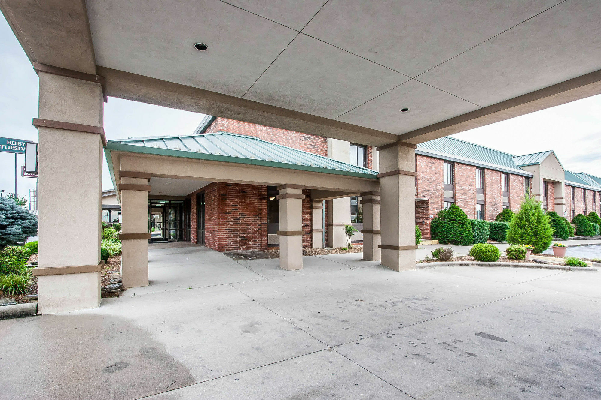 Quality Inn & Suites North Springfield Exterior foto